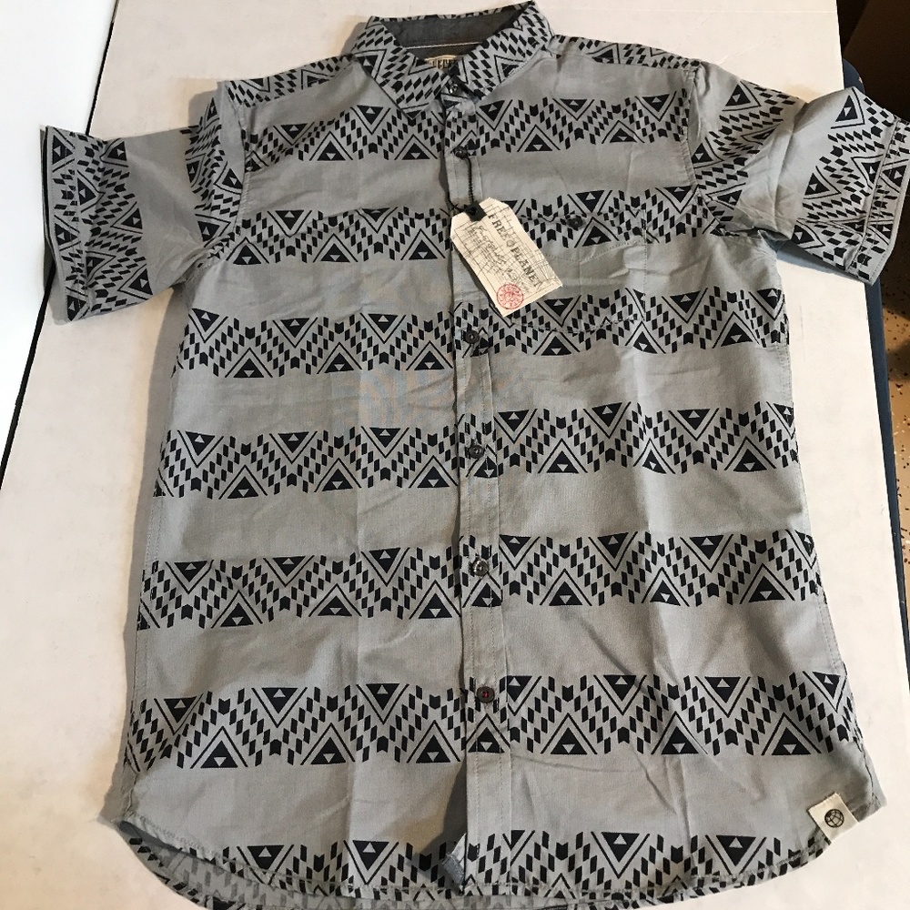 YOUNG MEN'S M FREE PLANET SHIRT